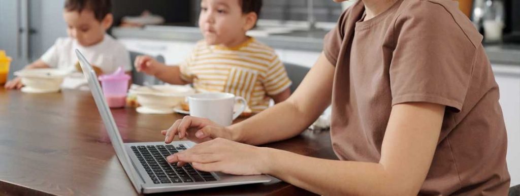 7 Benefits of Taking An Online Course With Your Children 1024x386 - Home